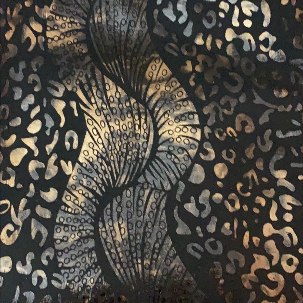 LAST‼️Metallic & Black Fleece Lined Leggings - Picture 5 of 7